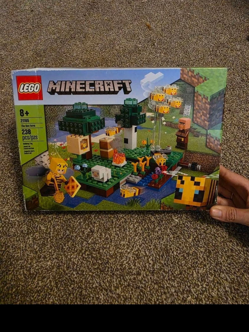 Lego Minecraft Bee Farm Playset - Yellow, Green, Brown